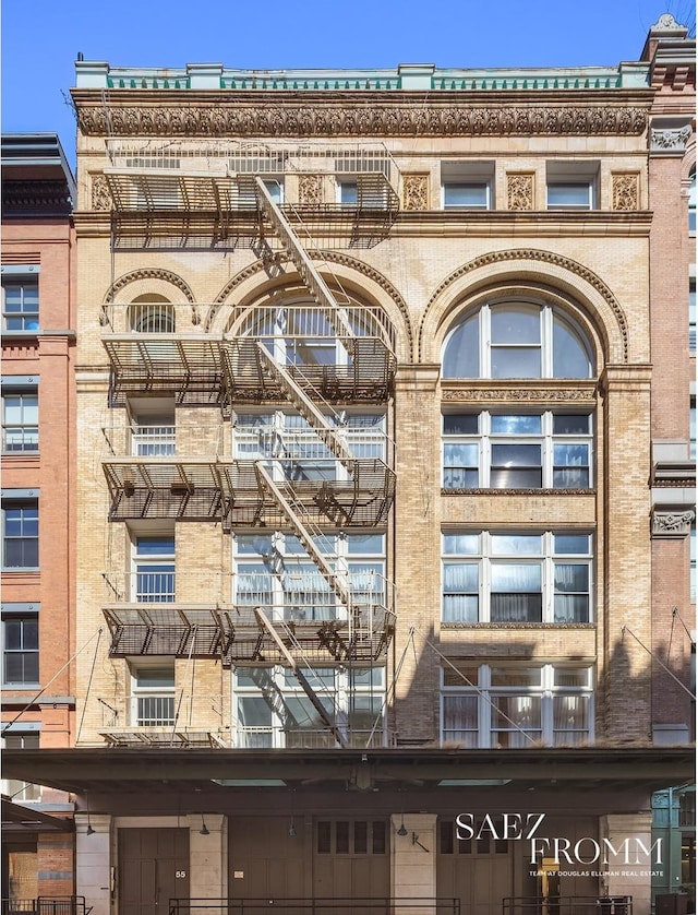 55 N Moore St Unit 4R, New York City, NY 10013 - view of apartment building / complex