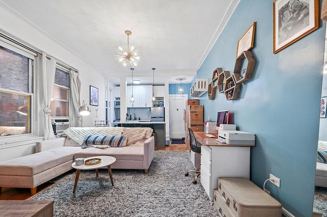 living room featuring a chandelier, cooling unit, light wood-style flooring, and crown molding