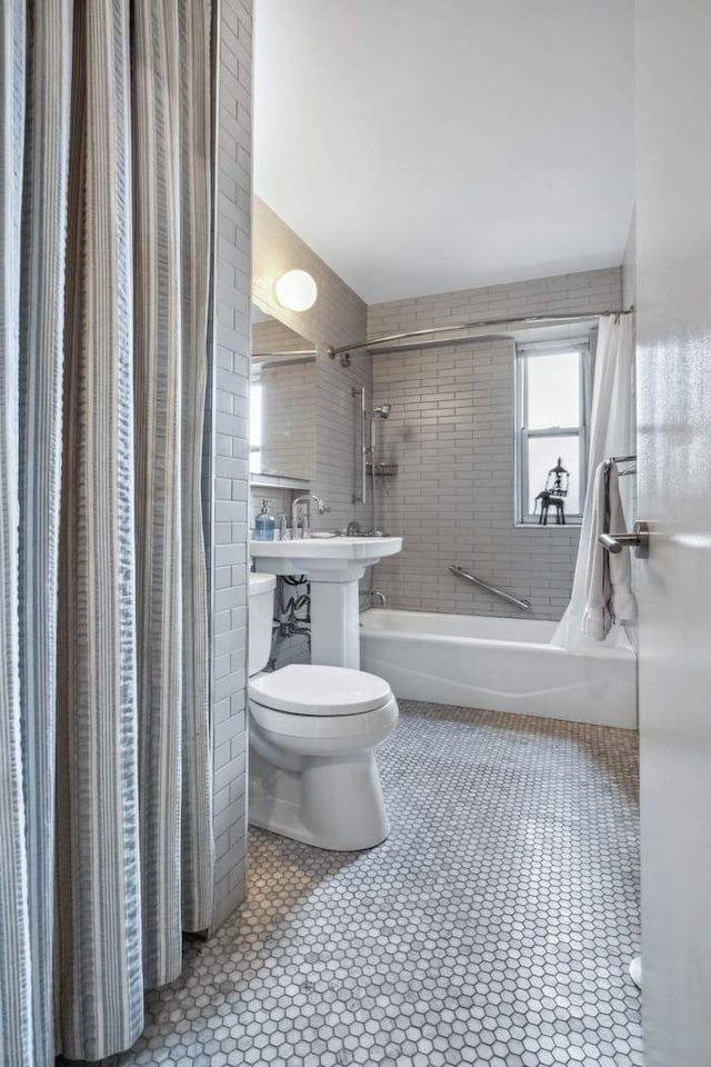 full bathroom featuring shower / bathtub combination with curtain, toilet, and tile patterned floors