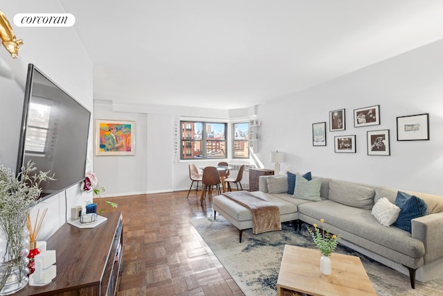 living area featuring visible vents and baseboards