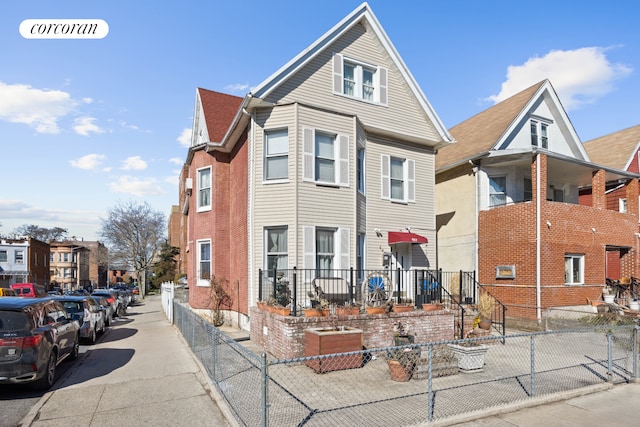 view of front facade with a fenced front yard