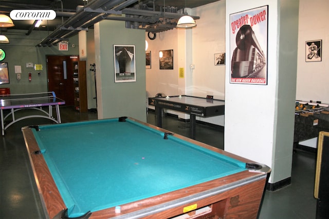 playroom featuring visible vents and billiards