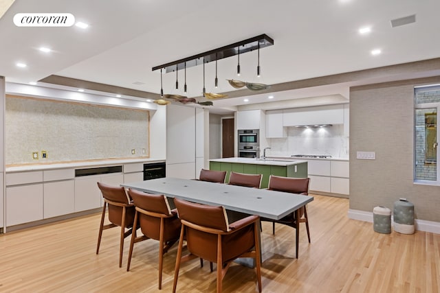 dining area featuring light wood finished floors, visible vents, and recessed lighting