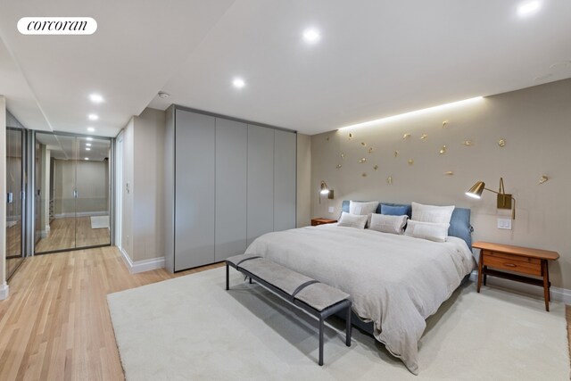 bedroom featuring recessed lighting, light wood-type flooring, visible vents, and baseboards