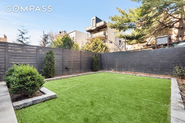 view of yard featuring a fenced backyard