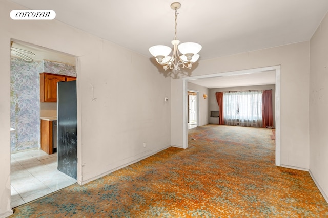 unfurnished room featuring a chandelier, visible vents, and wallpapered walls