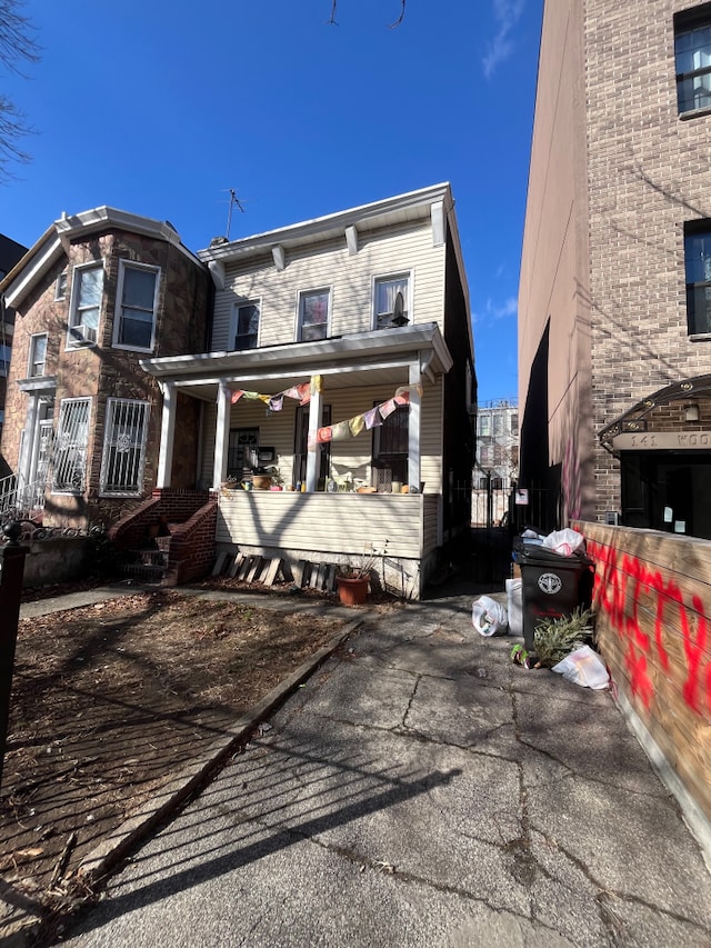 view of front facade with covered porch