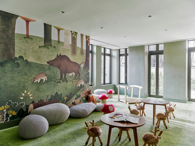 recreation room with carpet flooring and floor to ceiling windows