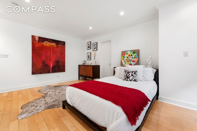 bedroom featuring baseboards, recessed lighting, hardwood / wood-style flooring, and crown molding