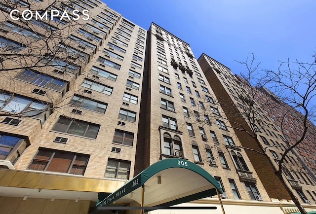 305 E 72nd St Unit 4Cn, New York City, NY 10021 - view of building exterior