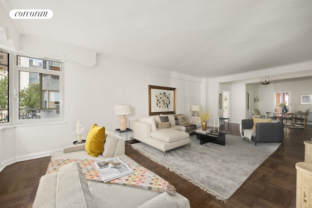 living room with visible vents, a wealth of natural light, and baseboards