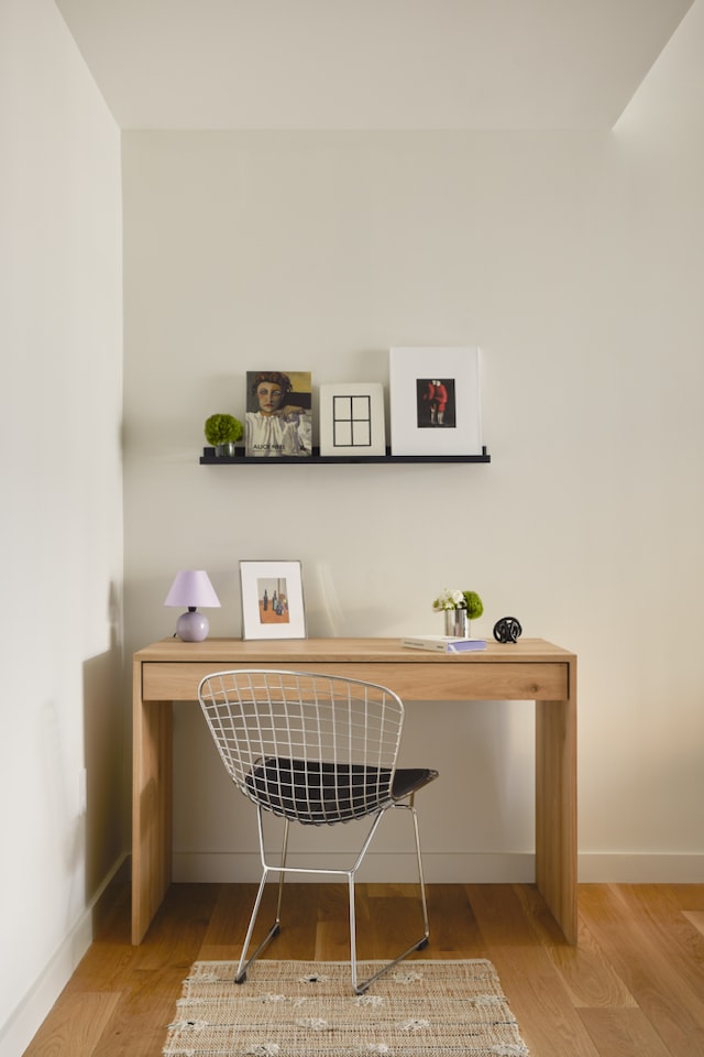 office area featuring baseboards, built in desk, and wood finished floors