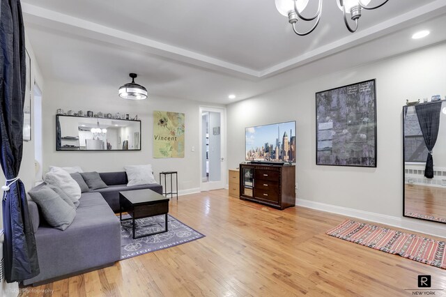 living room with light wood finished floors, baseboards, and recessed lighting