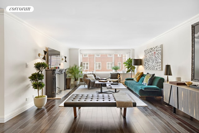 living room with baseboards, visible vents, wood finished floors, and ornamental molding