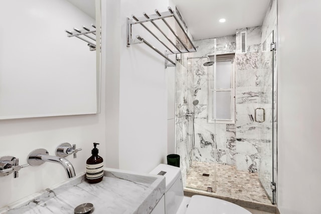 full bath featuring toilet, recessed lighting, a marble finish shower, and visible vents