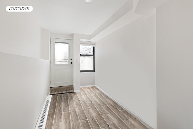 entryway featuring wood tiled floor, visible vents, and baseboards