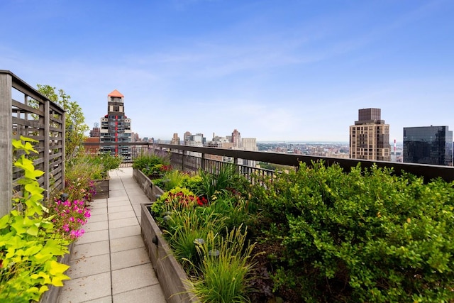 view of property's community featuring a view of city