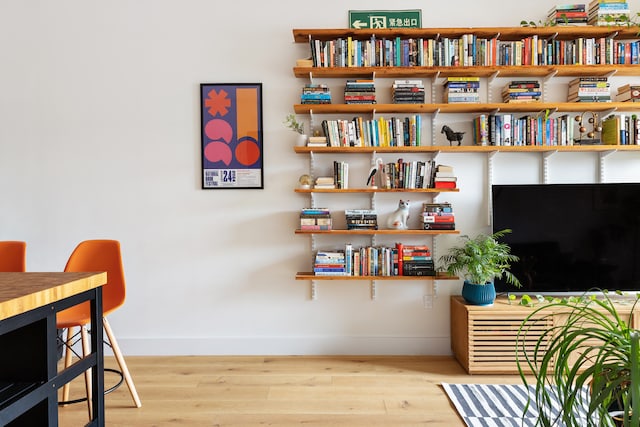 living area featuring wood finished floors and baseboards