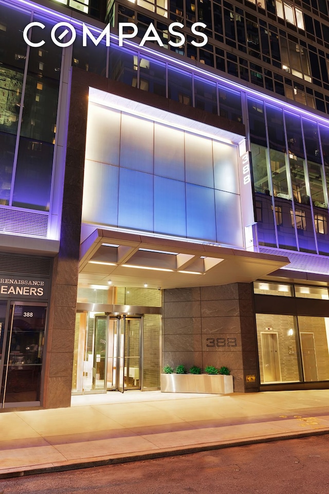 388 Bridge St Unit Ph50D, New York City, NY 11201 - view of property at twilight