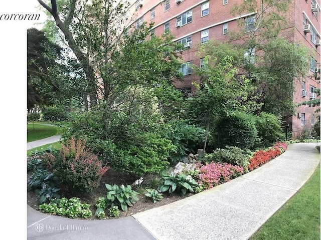 235 Adams St Unit 7B, New York City, NY 11201 - view of property's community