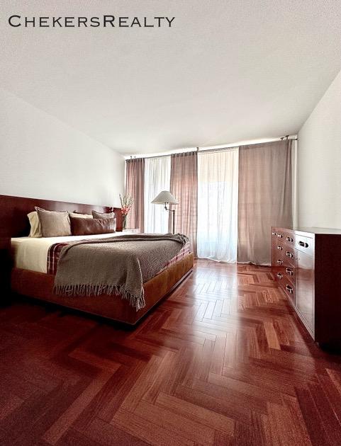 bedroom featuring a textured ceiling