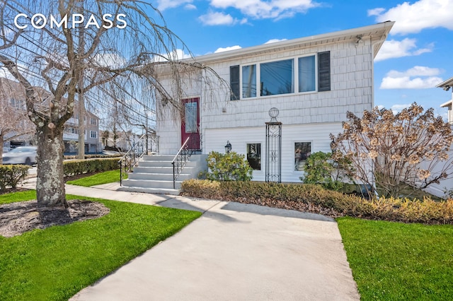 view of front of house with a front yard