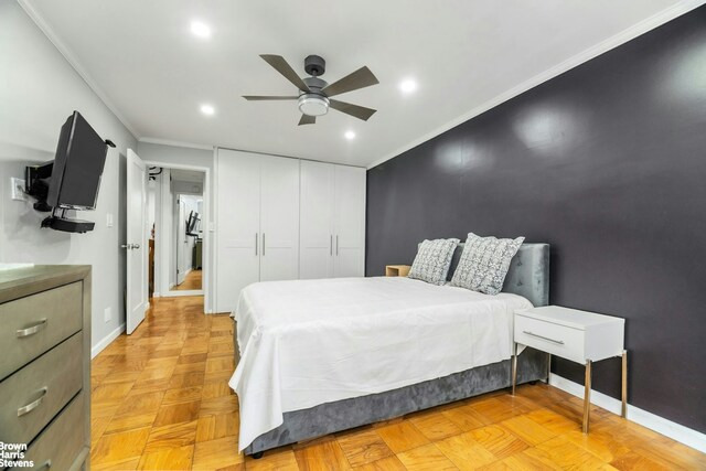 bedroom with recessed lighting, ornamental molding, baseboards, and ceiling fan