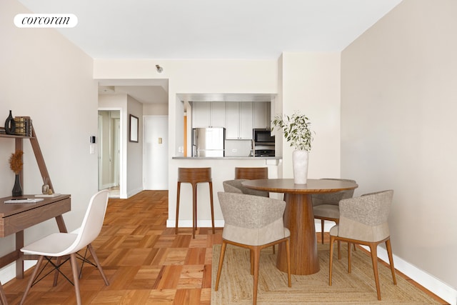 dining area with visible vents and baseboards