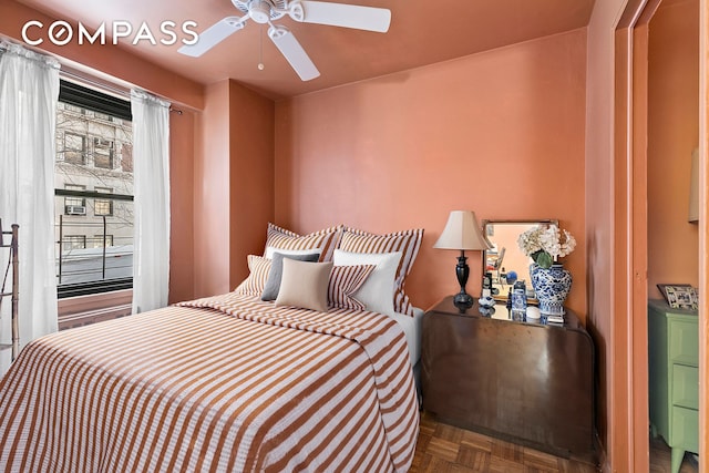 bedroom with ceiling fan