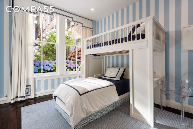 bedroom featuring wallpapered walls, baseboards, and recessed lighting