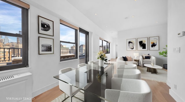 dining space featuring recessed lighting, light wood-style flooring, and baseboards
