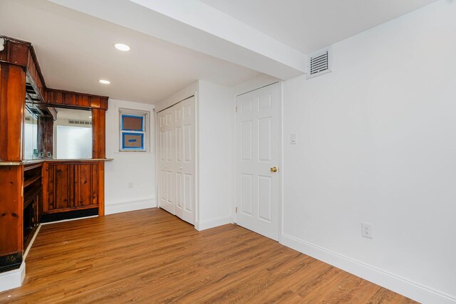 unfurnished bedroom featuring baseboards, visible vents, light wood-style flooring, recessed lighting, and a closet