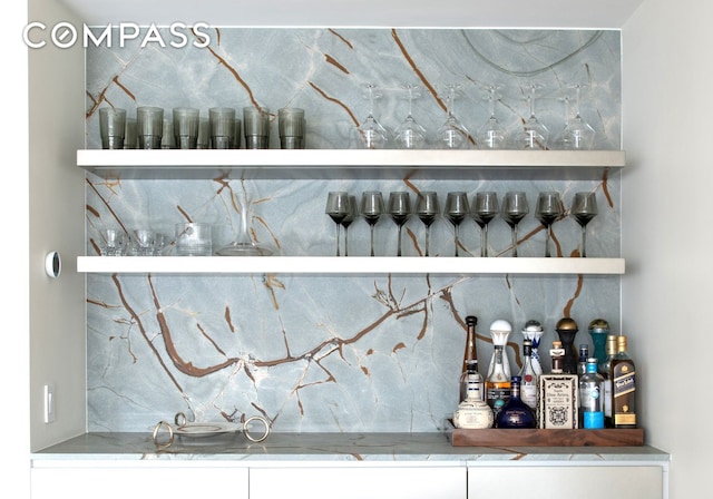 bar featuring a dry bar