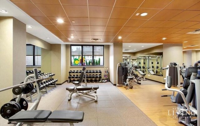 workout area with a paneled ceiling, baseboards, visible vents, and recessed lighting