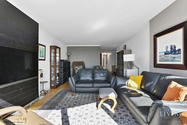 330 E 38th St Unit 24A, New York City, NY 10016 - living room with wood finished floors