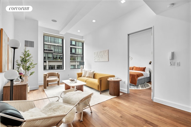 living area with recessed lighting, light wood-type flooring, baseboards, and visible vents