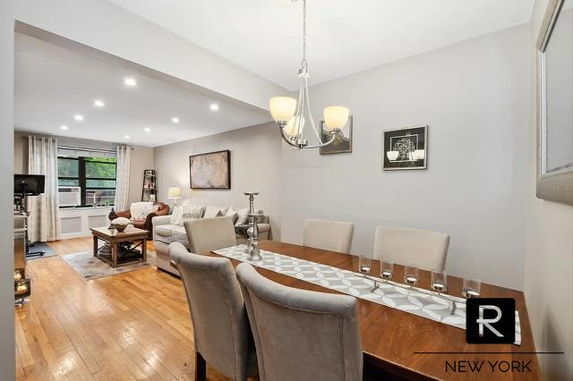 dining space featuring a chandelier, recessed lighting, and light wood finished floors