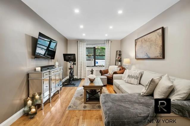 living area with recessed lighting, baseboards, and light wood finished floors