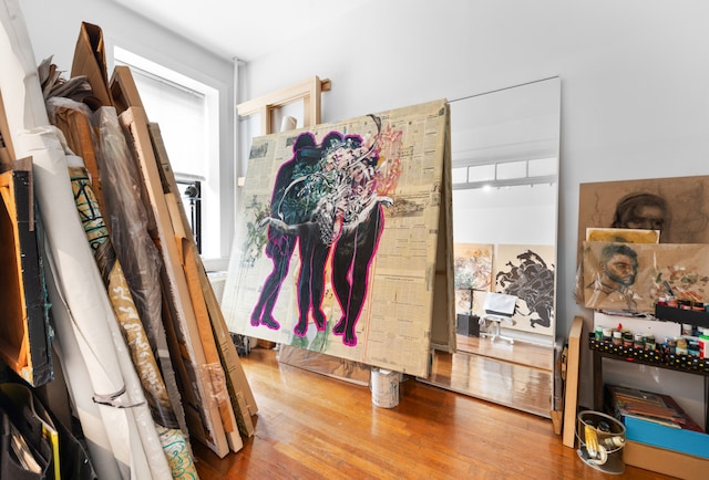 131 E 29th St, New York City, NY 10016 - detailed view of wood finished floors