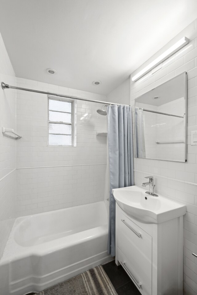 150 E 27th St Unit 4Fg, New York City, NY 10016 - bedroom featuring a closet