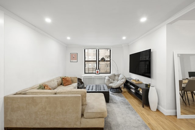 living room with light wood finished floors, recessed lighting, and crown molding