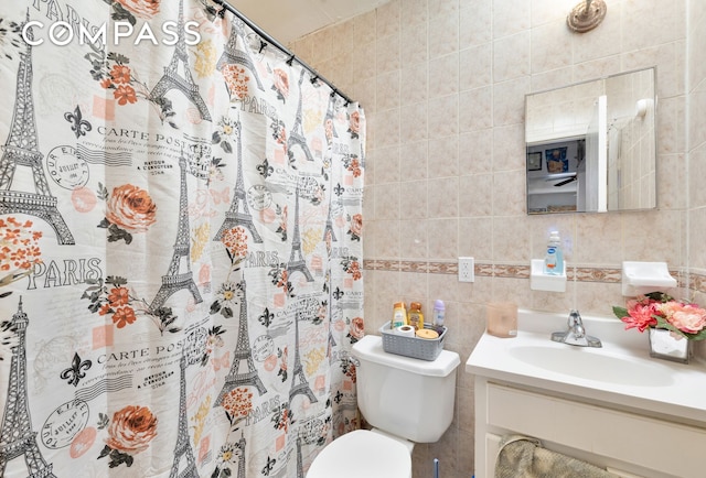 bathroom featuring vanity, a shower with shower curtain, decorative backsplash, tile walls, and toilet