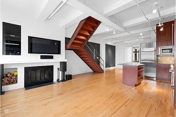 kitchen featuring light wood-style flooring, built in appliances, a kitchen island, and open floor plan