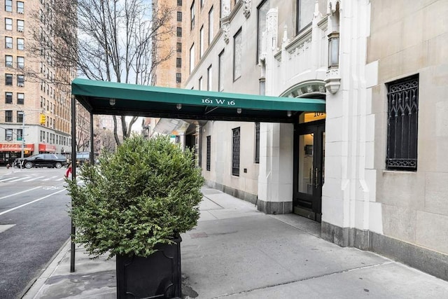 view of property entrance