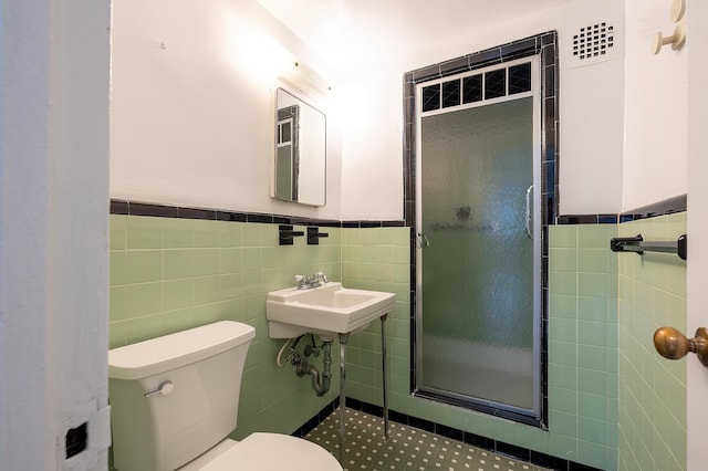 2727 Palisade Ave Unit 9-B, New York City, NY 10463 - full bathroom featuring toilet, a shower stall, tile walls, a wainscoted wall, and a sink