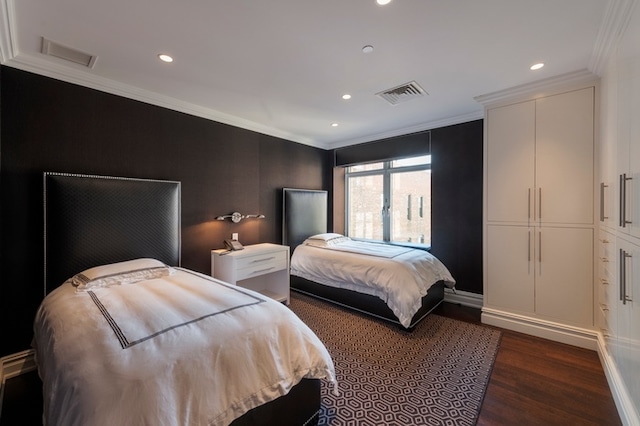 bedroom with dark wood finished floors, visible vents, recessed lighting, and crown molding