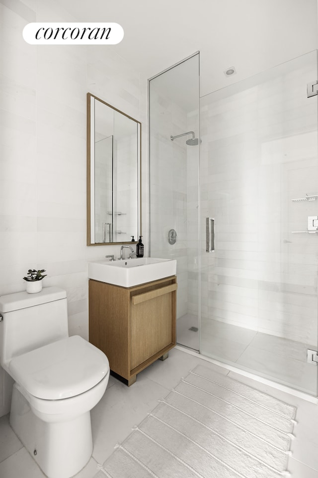 full bathroom featuring a shower stall, toilet, and vanity