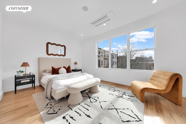 bedroom featuring visible vents, recessed lighting, light wood-type flooring, and baseboards