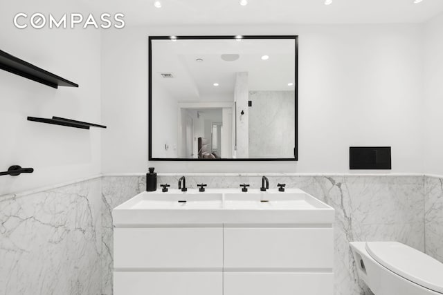 full bathroom with recessed lighting, visible vents, and a wainscoted wall