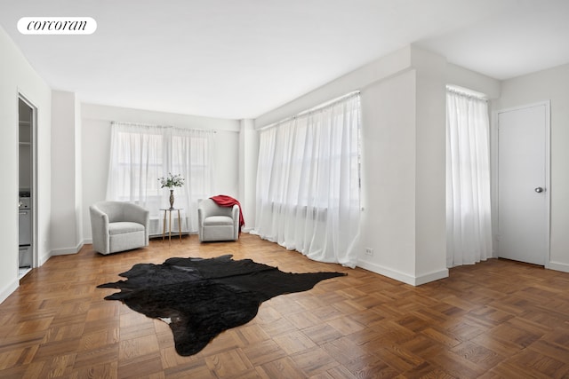 sitting room with visible vents and baseboards